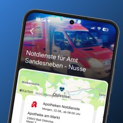 Smartphone zeigt in der FRED-App eine Übersicht zu Notdiensten, Apotheken und Notrufnummern im Amtsgebiet Sandesneben-Nusse.