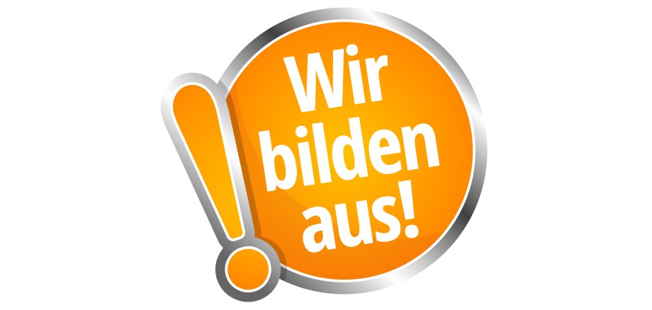 Wir bilden aus! Orangefarbenes rundes Symbol mit Ausrufezeichen und dem Text: Wir bilden aus!