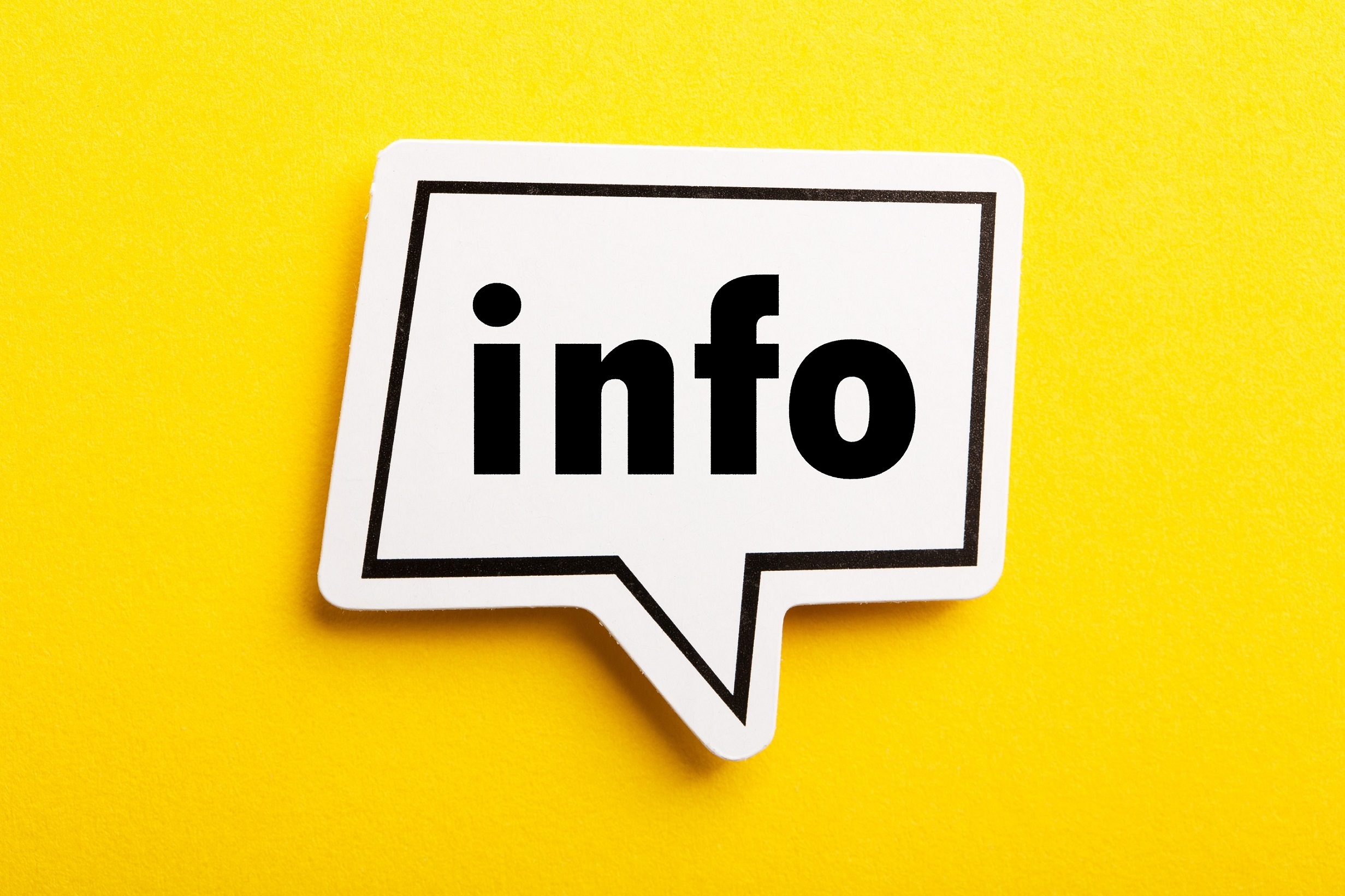 Rechteckige Info Sprechblase auf gelben Hintergrund. 